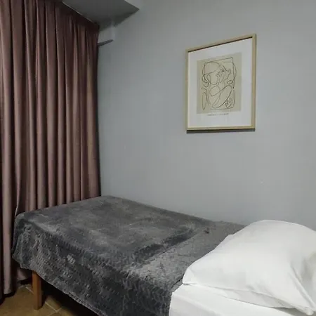 Central Apartment Tirana تيرانا